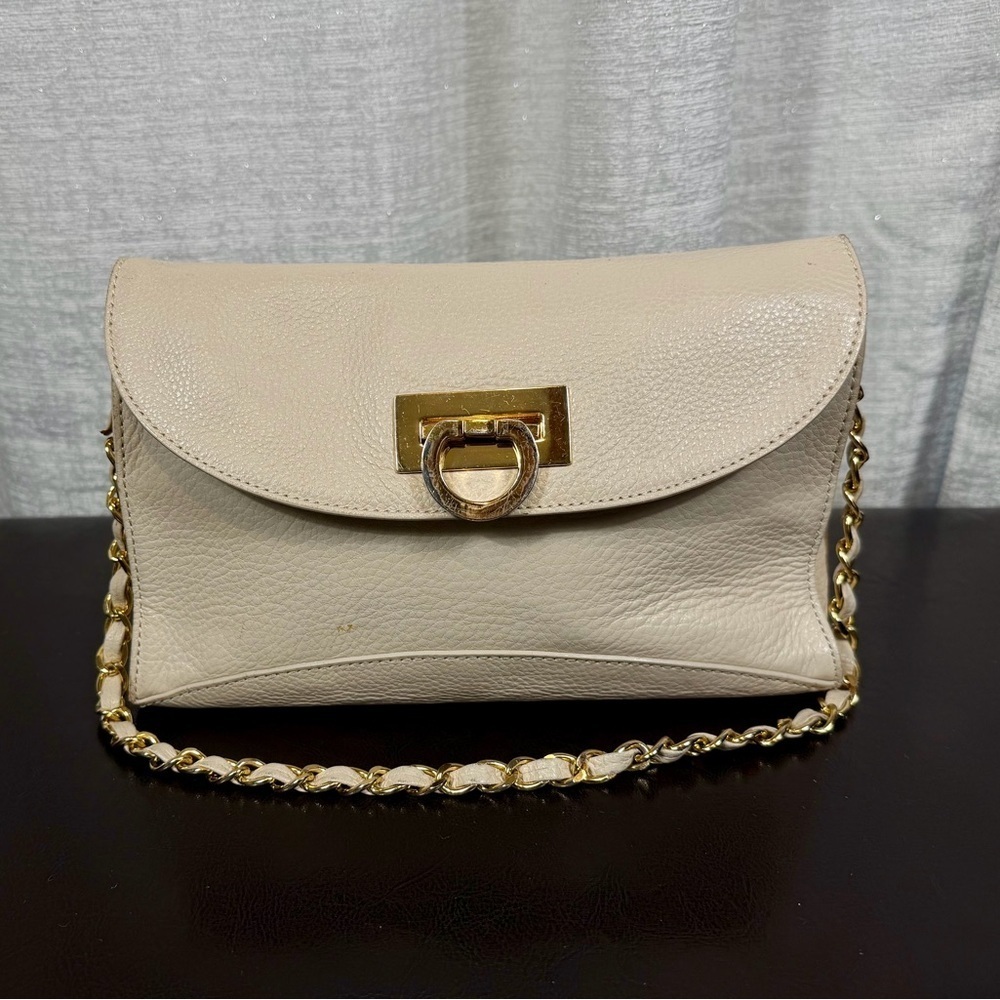 💫 Kate Landry Beige Pebbled Leather Crossbody Bag w/ Gold Chain Strap ✨ - Picture 1 of 11